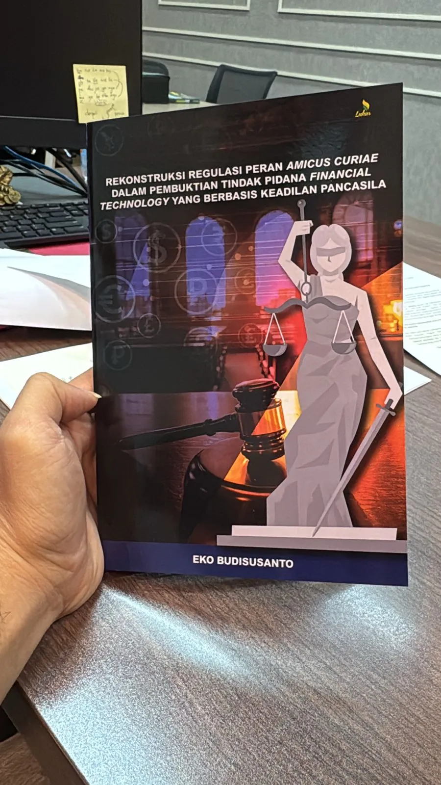 Kasi Pidum Kejari Jaksel Luncurkan Buku tentang Peran Amicus Curiae dalam Pembuktian Pidana Fintech