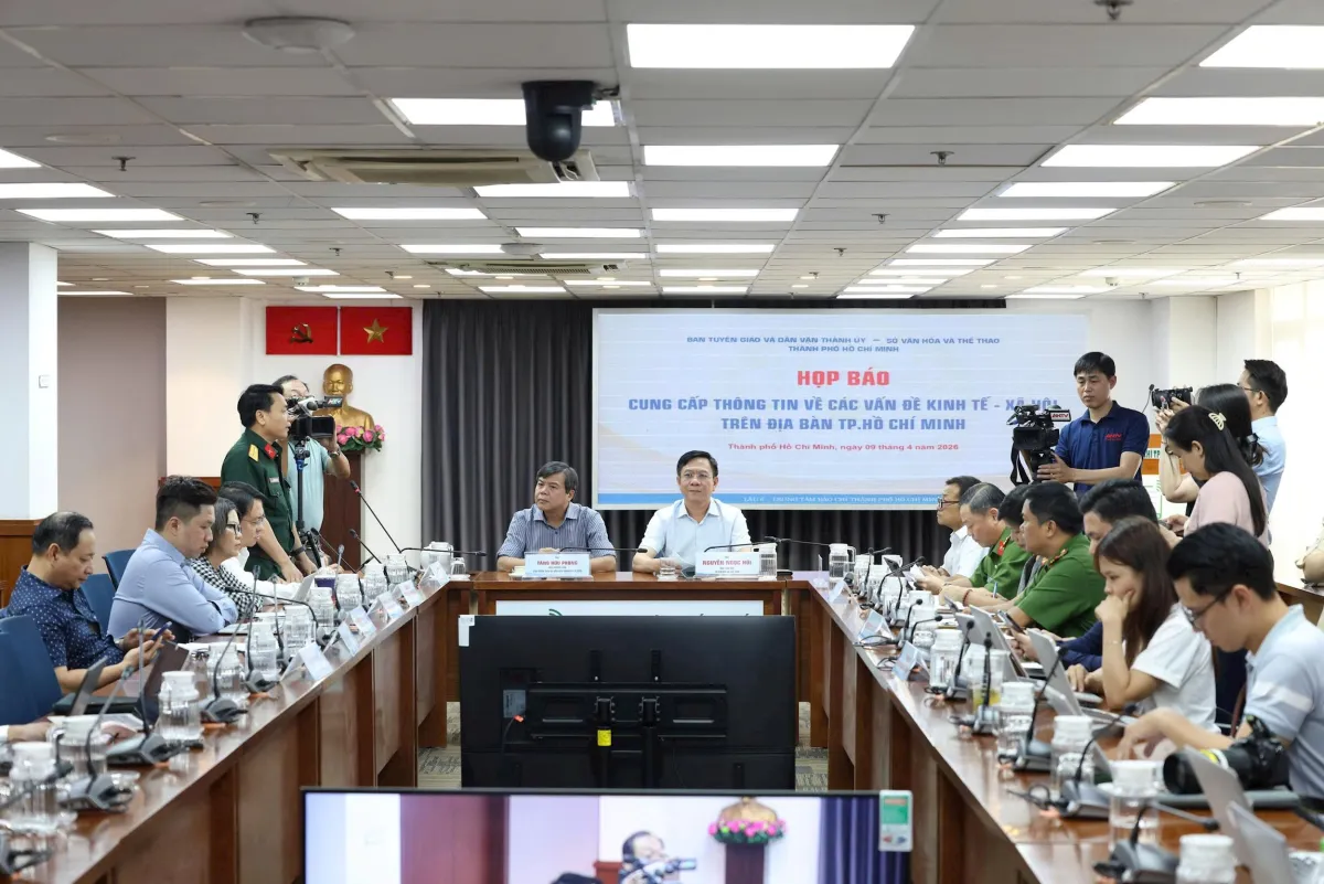 Kota Ho Chi Minh Perkuat Pemantauan Kinerja Delegasi, Uji Coba Polisi Komune, dan Bahas Parkir Book Street