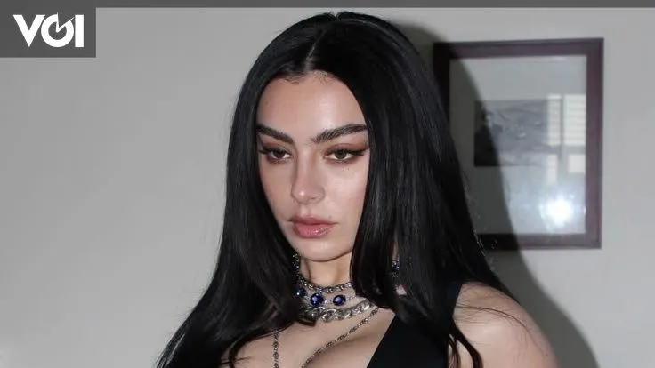 Charli XCX Dilaporkan Hampir Menyelesaikan Album Studio Kedelapan