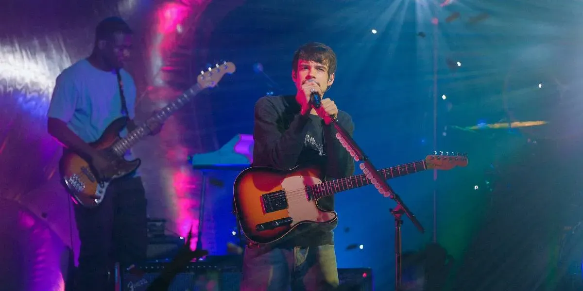 Makna Lagu “Sunflower” Rex Orange County: Metafora Harapan dan Kekuatan Cinta