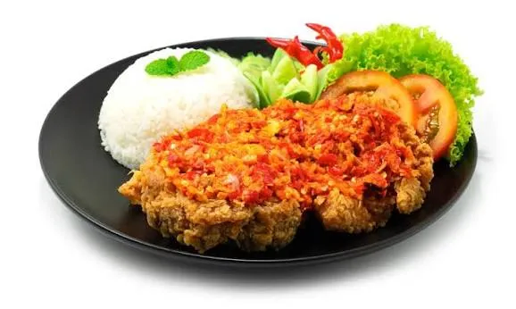 Ayam Geprek Masih Diminati, Variasi Menu dan Pemasaran Digital Jadi Penopang Usaha