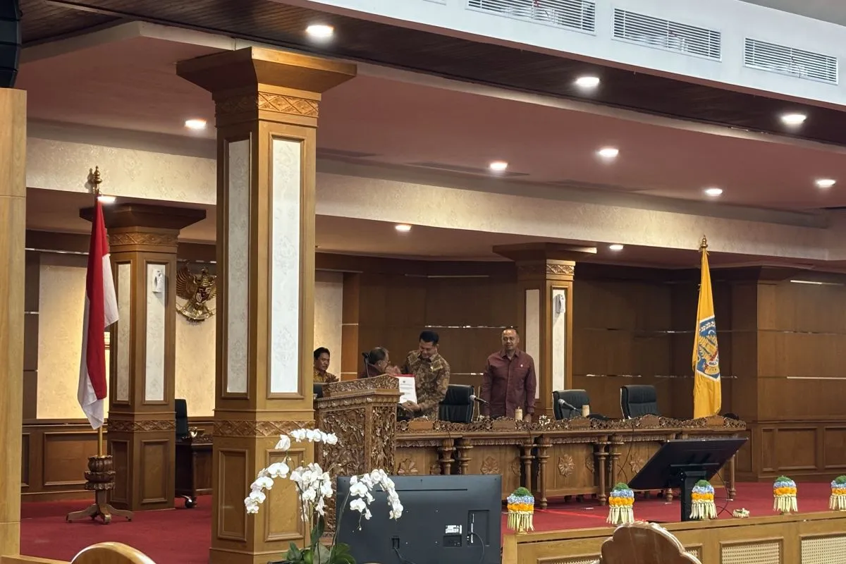 DPRD Bali Serahkan Rekomendasi Pansus TRAP Terkait Tiga Kasus Tata Ruang dan Lingkungan kepada Gubernur