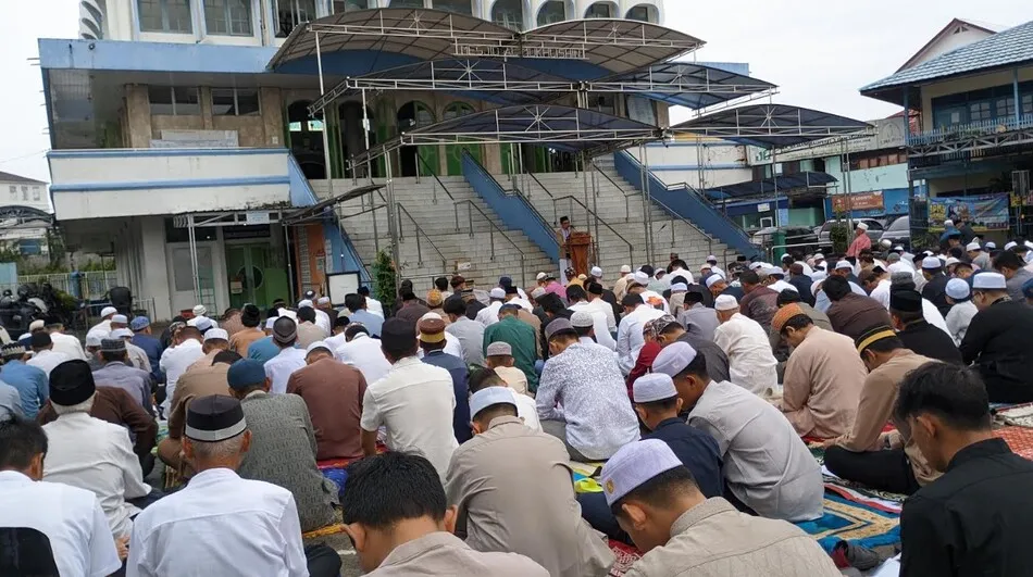 Khutbah Idul Fitri di Banjarmasin Soroti Pentingnya Hidup Sederhana di Tengah Krisis Global