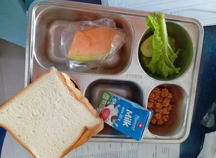 Menjelang Libur Semester, Program Makan Bergizi Gratis di MTsN 2 Kota Jambi Tetap Berjalan dengan Menu Bervariasi