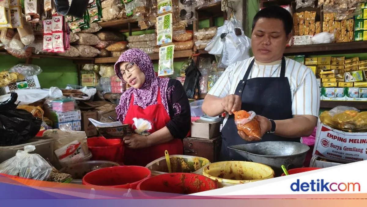 Jelang Idul Adha, Pedagang Bumbu di Pasar Baru Porong Sidoarjo Catat Penjualan hingga 2 Kuintal per Hari