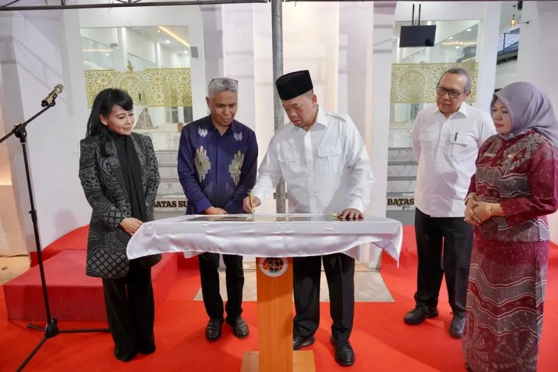 Menteri ATR/BPN Serahkan 33 Sertipikat untuk Rumah Ibadah dan Yayasan Keagamaan di Sulawesi Tengah