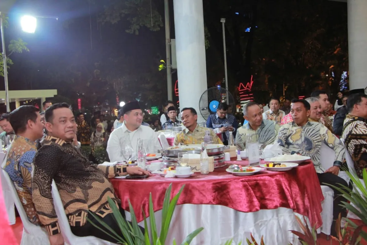 Bupati Luwu Hadiri Silaturahmi dan Penyerahan Apresiasi Pemprov Sulsel di Rujab Gubernur