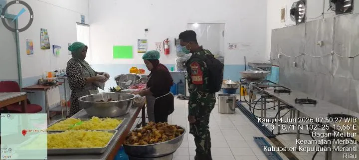 Koramil 06/Merbau Dampingi Distribusi Program Makan Sehat Bergizi ke Sekolah-sekolah di Kecamatan Merbau