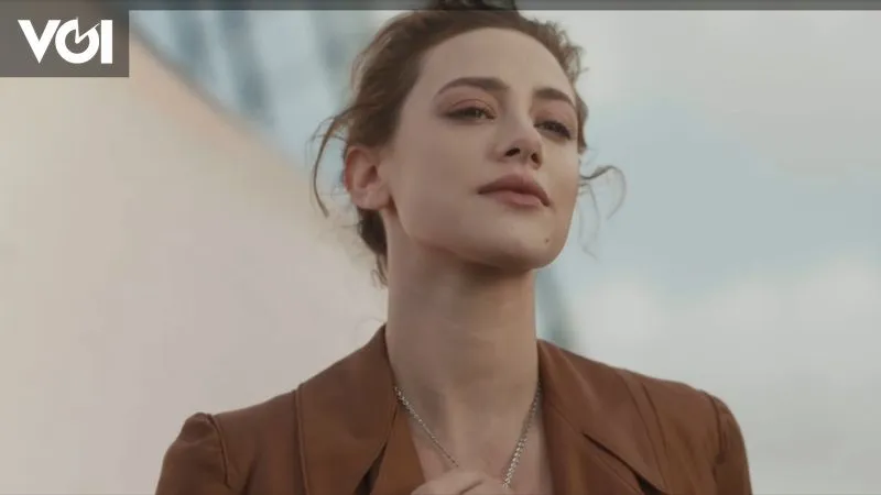Lili Reinhart Tampil dalam Video Musik Lagu Terbaru BTS Berjudul "SWIM"
