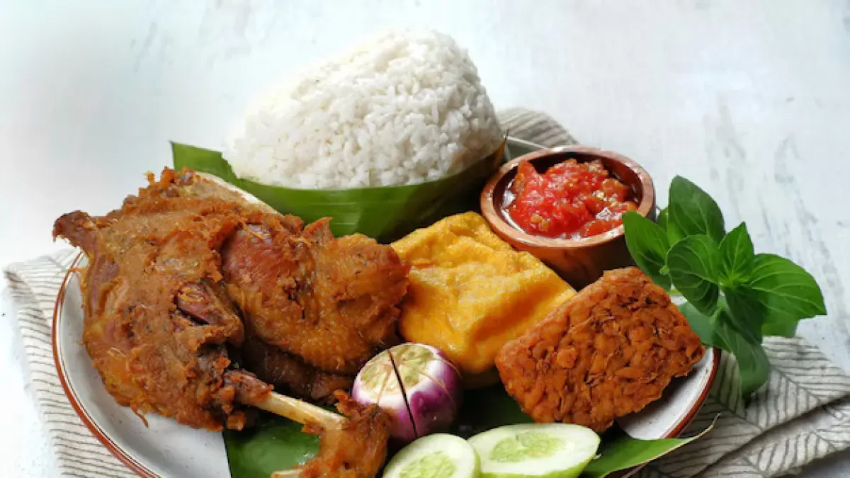 11 Rekomendasi Warung Penyetan di Malang, Andalan Sambal Pedas untuk Pencinta Kuliner Lokal