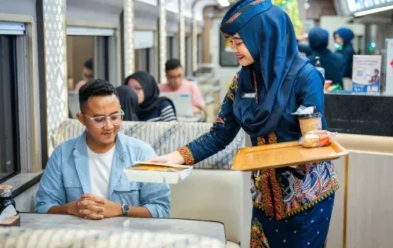 KAI Services Hadirkan Menu Kuliner Khas Daerah di KA Sangkuriang Rute Bandung–Banyuwangi