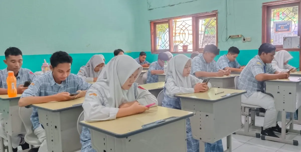 SMAMIV Surabaya Gelar Penilaian Sumatif Akhir Jenjang Berbasis Komputer dengan Aplikasi SCOLA