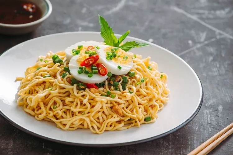 Mi Instan Jadi Menu Harian di Jepang dan Korea, Mengapa di Indonesia Kerap Dianggap Tidak Sehat?