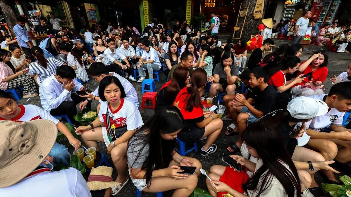 Pengalaman Menikmati Street Food Hanoi Jadi Daya Tarik Wisata
