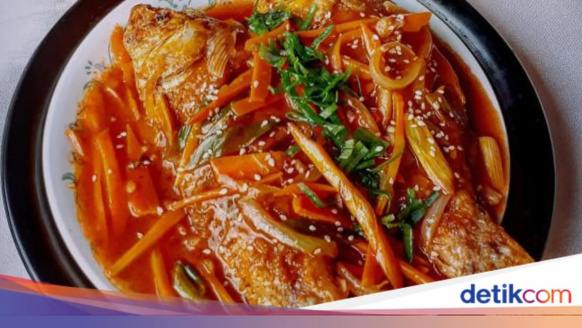 Menu Harian Ramadhan Hari Keempat: Soto Ayam Bening dan Ikan Mas Asam Manis