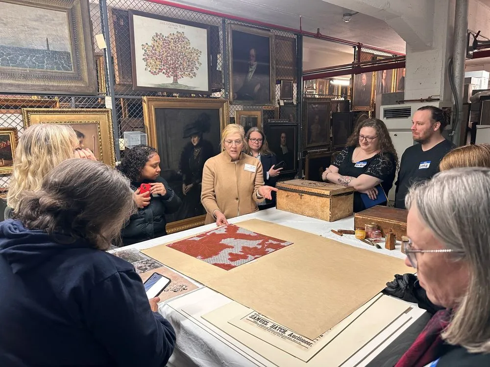 Smithsonian dan Historic New England Latih Pendidik Terapkan Kerangka “Creating Portraits of Community”