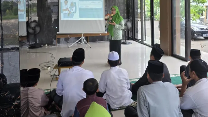 IIDI Gresik Edukasi Gizi Seimbang untuk Puluhan Santri di Ponpes Hidayatullah Manyar
