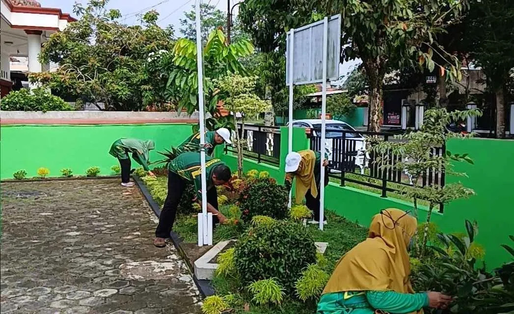 KUA Banyumas Padukan Program GEMAH ASRI dan Agenda Jumat Sehat