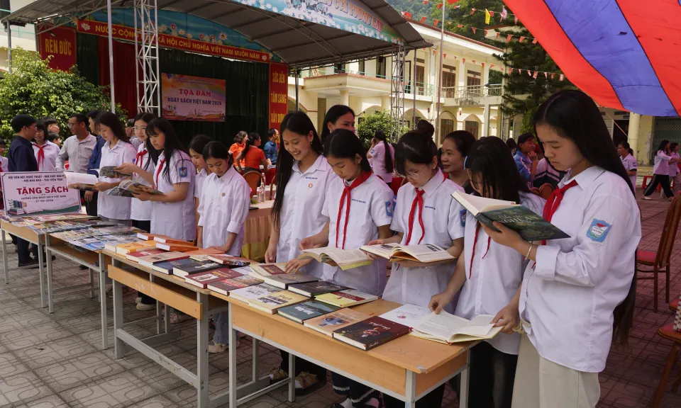 Seminar di Cao Bang Bahas Budaya Membaca di Era Digital, Dorong Kemandirian Belajar Siswa