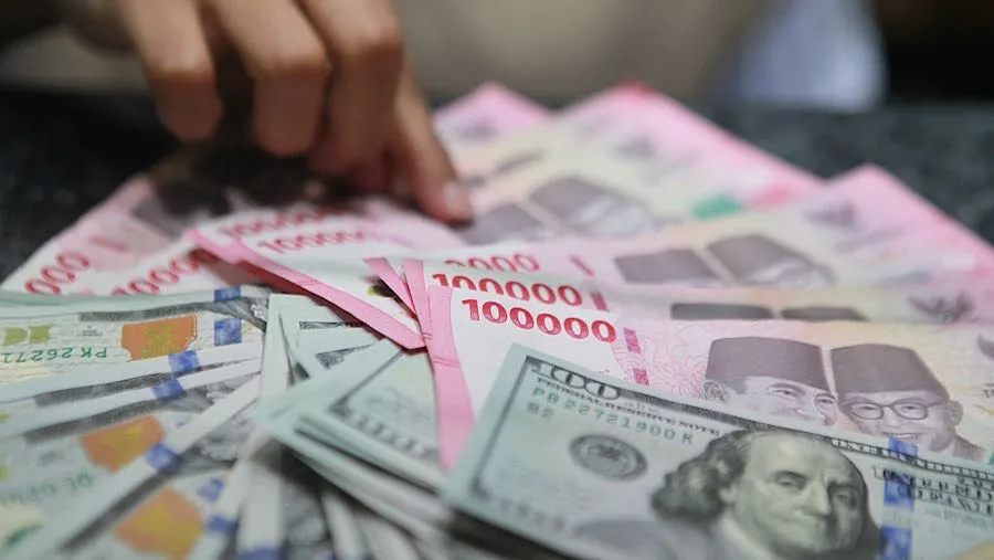 Ekonom Indef: Rupiah Berisiko Terus Melemah di Tengah Ketidakpastian Global