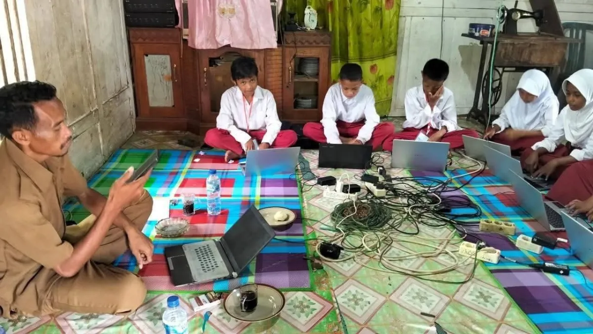 Jaringan Internet Terganggu, Pelaksanaan TKA di SDN Ntoke Dipindah ke Rumah Warga