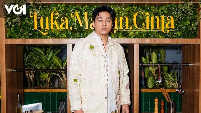 Deva Mahenra Dalami Peran Chef di Serial Netflix "Luka Makan Cinta"