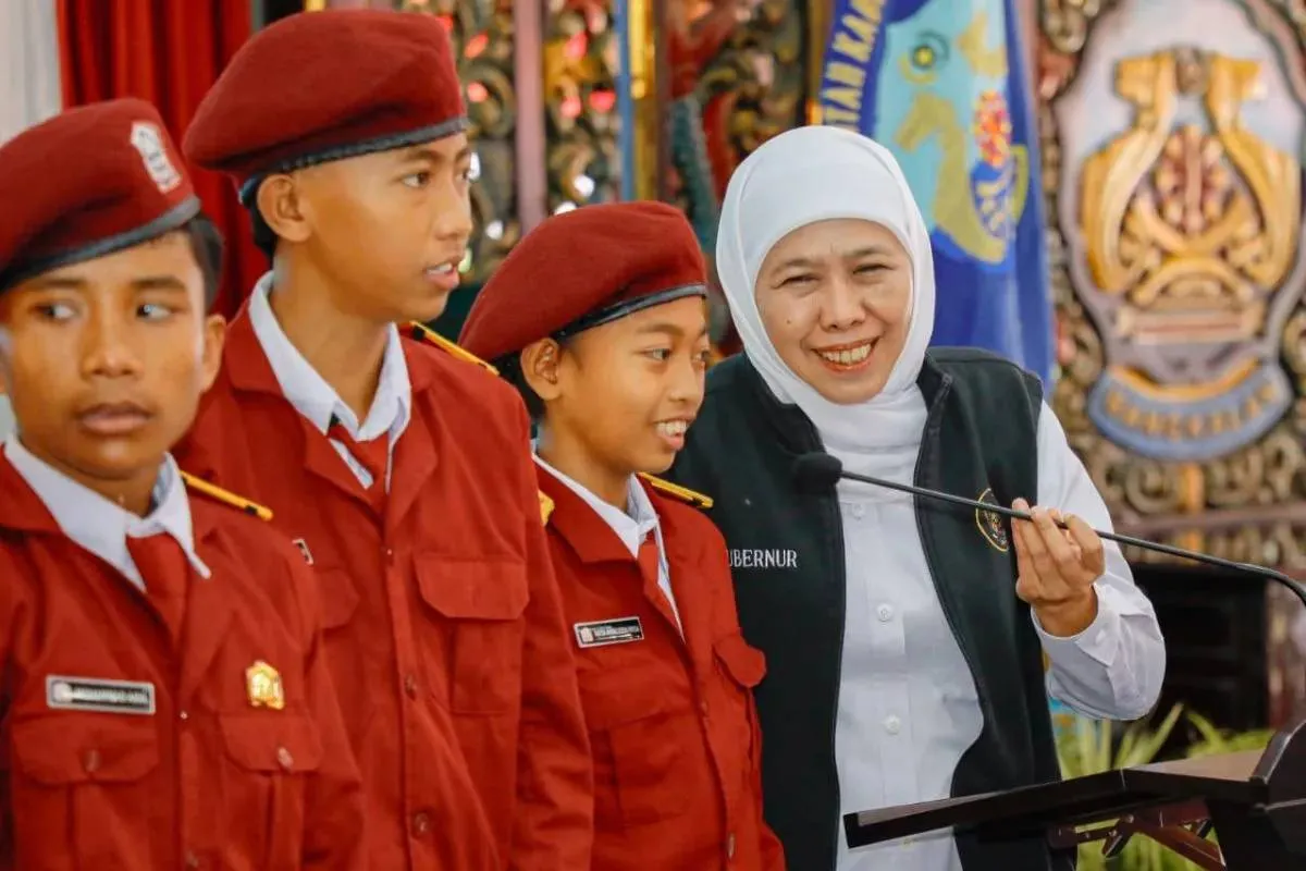 Pemprov Jatim Batasi Penggunaan Gadget Siswa dan Guru di SMA/SMK/SLB Mulai 13 April 2026