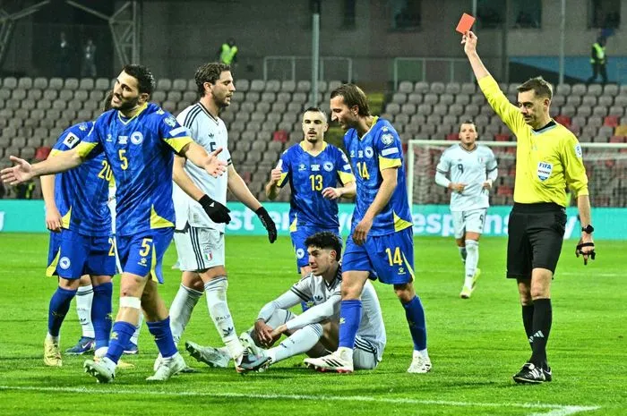 Chivu Ungkap Kondisi Bastoni Usai Disorot Publik terkait Gagalnya Italia Lolos ke Piala Dunia 2026