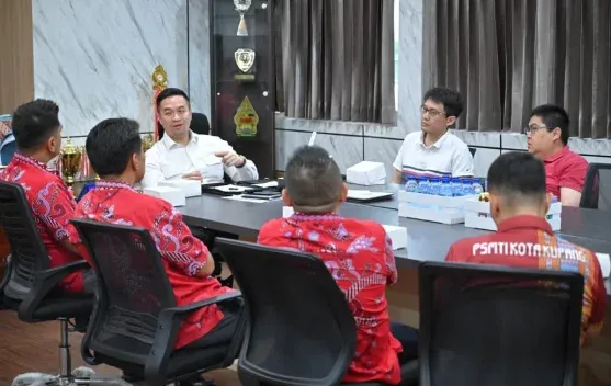 Pemkot Kupang Dukung Fun Walk Pungut Sampah dan Festival Lampion PSMTI