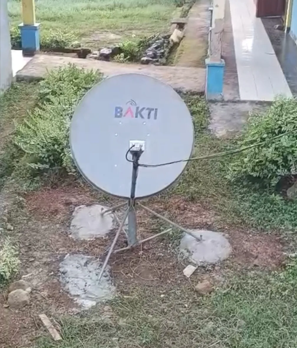 Komdigi Salurkan Akses Internet Satelit Satria-1 untuk SMPN 03 Lambitu Satu Atap di Bima