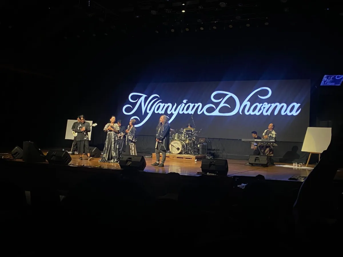 Nyanyian Dharma Tampilkan Kolaborasi Musik dan Live Painting di Dharma Negara Alaya