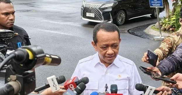 Bahlil Imbau Warga Tidak Panic Buying BBM di Tengah Krisis Global, Minta Gunakan Energi Secukupnya