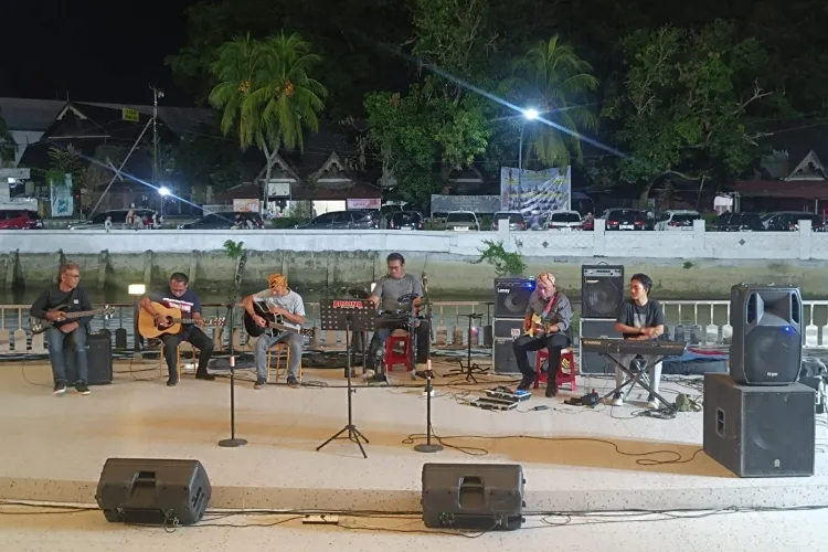 Taman Musik Tenggarong Kembali Ramai Usai Vakum Ramadhan, Komunitas Takeru Lanjutkan Panggung Kreasi