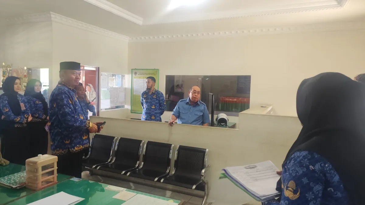 Wali Kota Gorontalo Sidak Kantor Kecamatan dan Kelurahan, Cek Disiplin dan Pelayanan