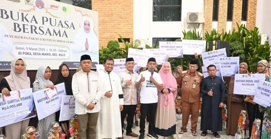 Buka Puasa Bersama di Desa Mario, Bupati Sidrap Serahkan Bantuan Sembako dan Modal Usaha