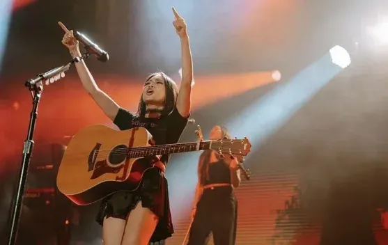 Jejak Karier Niki Zefanya: Dari YouTube hingga Panggung Coachella