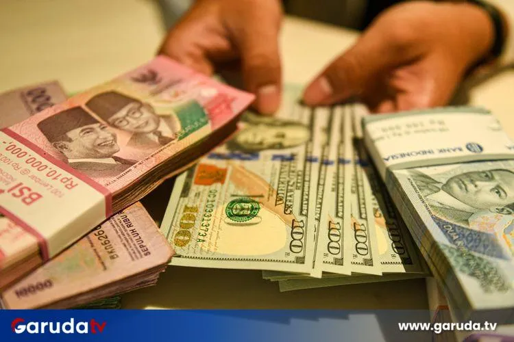 Rupiah Tembus Rp17.000 per Dolar AS, Sentimen Risk Off dan Lonjakan Harga Minyak Tekan Pasar