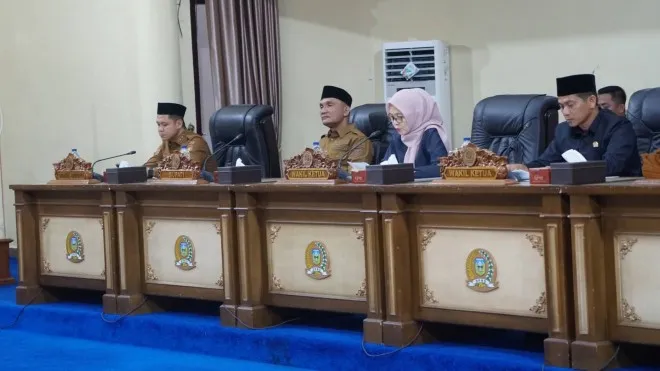 DPRD Sarolangun Gelar Paripurna Penyampaian Pandangan Umum Fraksi atas LKPJ Bupati 2025
