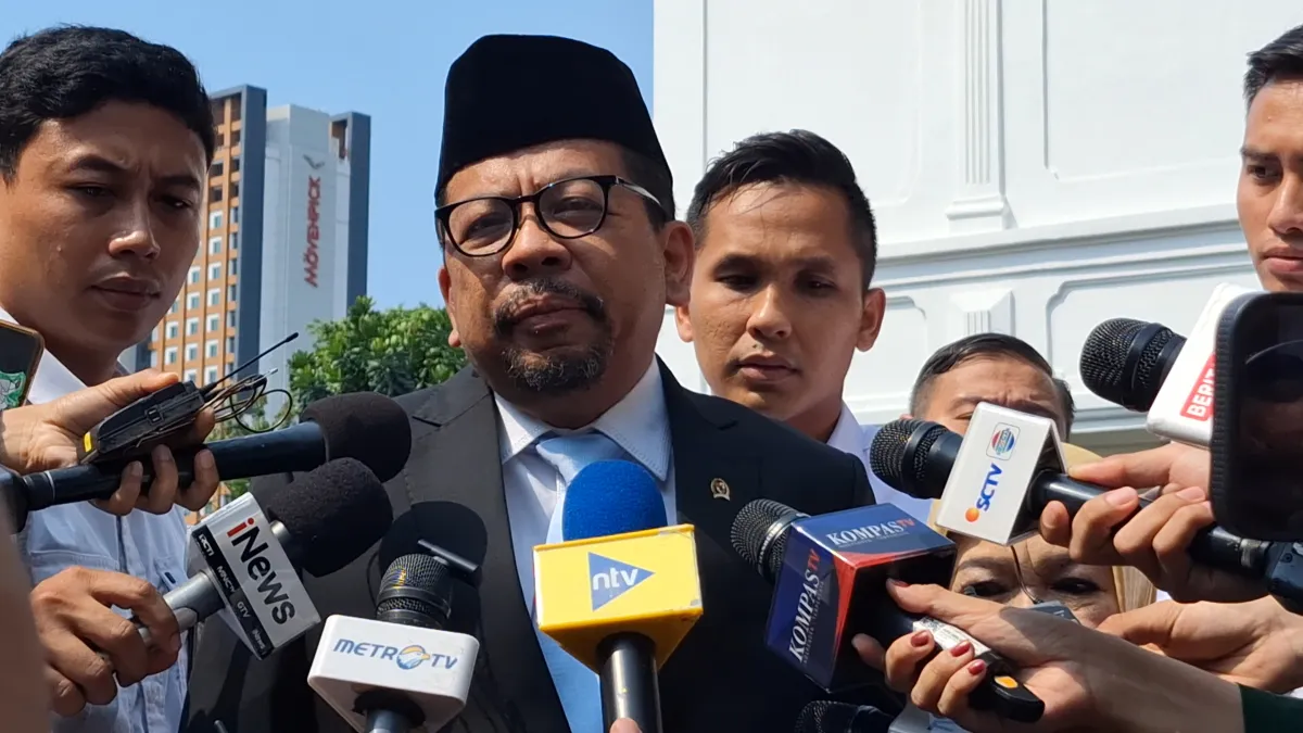 Qodari Datang Bersama Ibunda ke Istana Jelang Reshuffle, Dudung Ikut Hadiri Gladi Resik