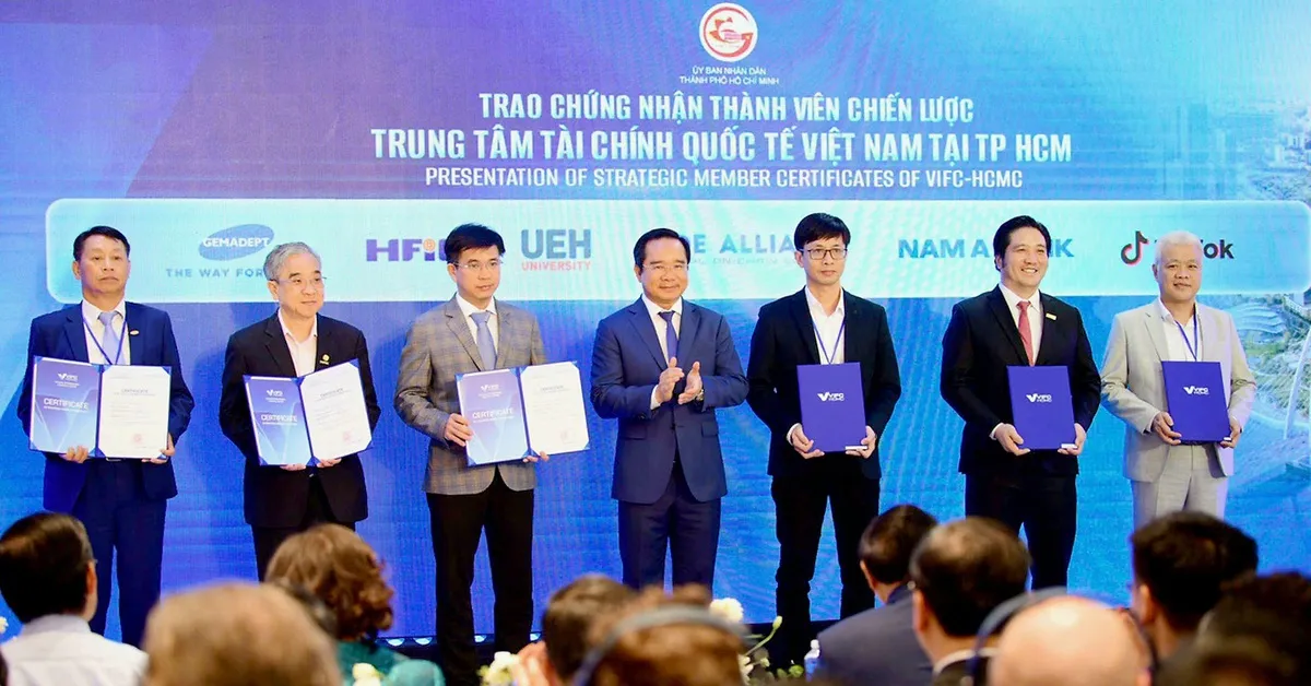 Vietnam Bidik Pusat Keuangan Internasional: Keunggulan Pendatang Baru dan Tantangan Membangun Kepercayaan