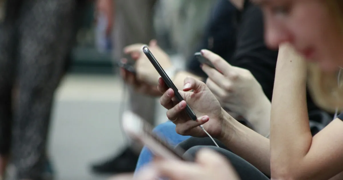 Uni Eropa Siapkan Aplikasi Verifikasi Usia untuk Platform Online