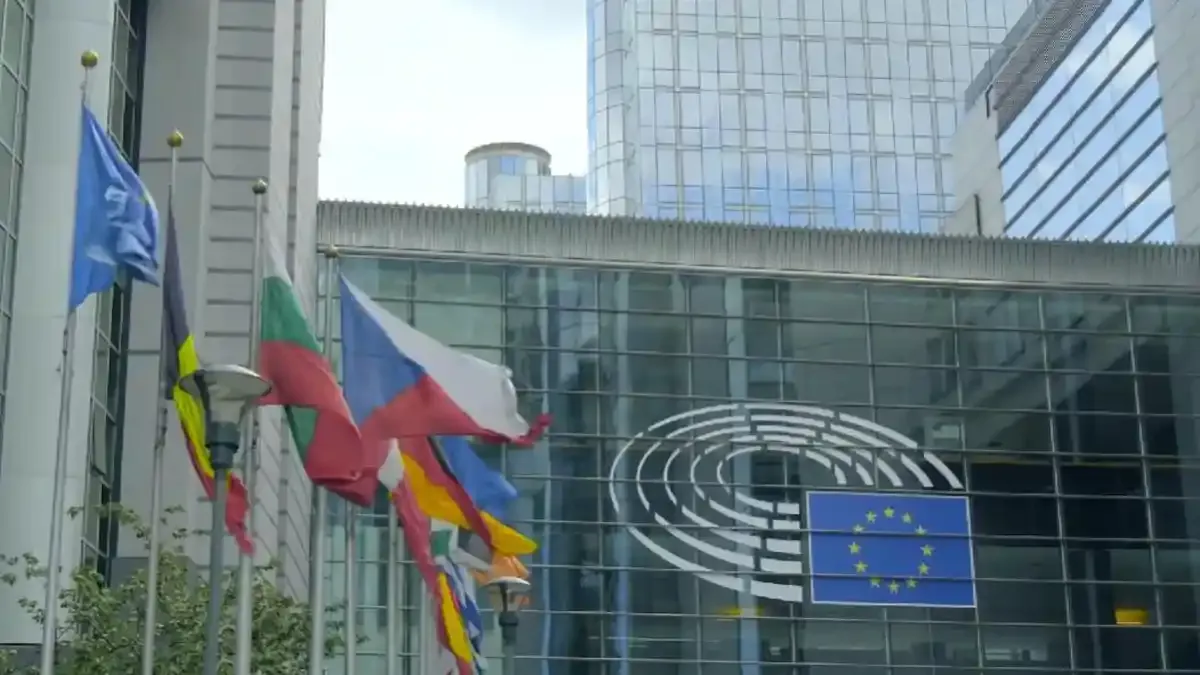 Intelijen Rusia Klaim Uni Eropa Selidiki Opsi Produksi Senjata Nuklir Mandiri