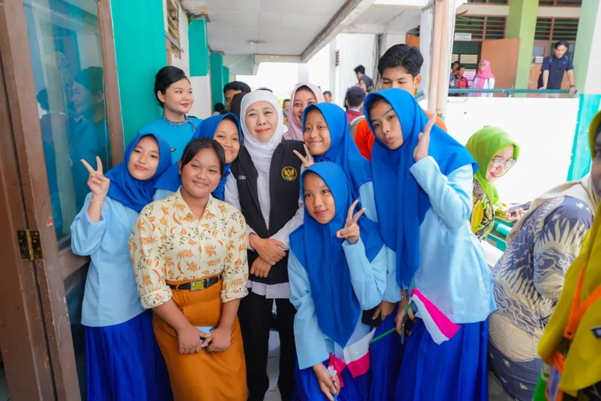 Jawa Timur Batasi Penggunaan Gadget di SMA/SMK/SLB Mulai 13 April 2026