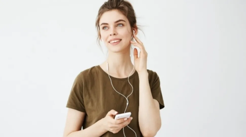 Psikologi di Balik Cara Mendengarkan Musik: Dari Telinga yang Analitis hingga Cara Menjalani Cinta