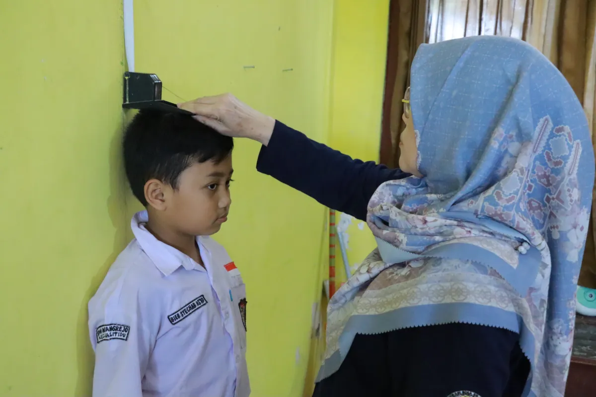 FKH dan FK UNAIR Gelar Skrining Status Gizi untuk Siswa di Delapan SD Bojonegoro