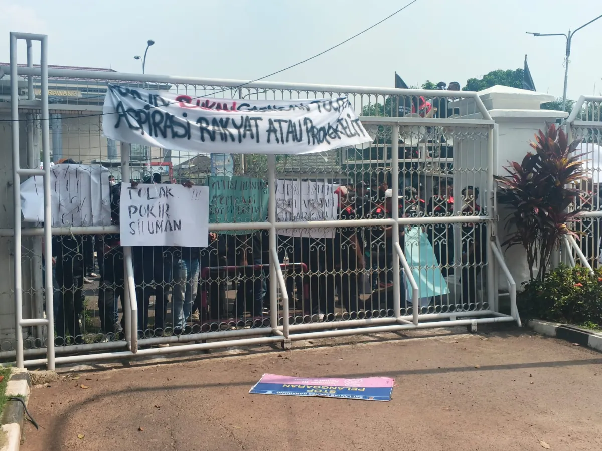 Ratusan Massa GMPI Datangi DPRD Karawang, Desak RDP dan Transparansi Dana Pokir