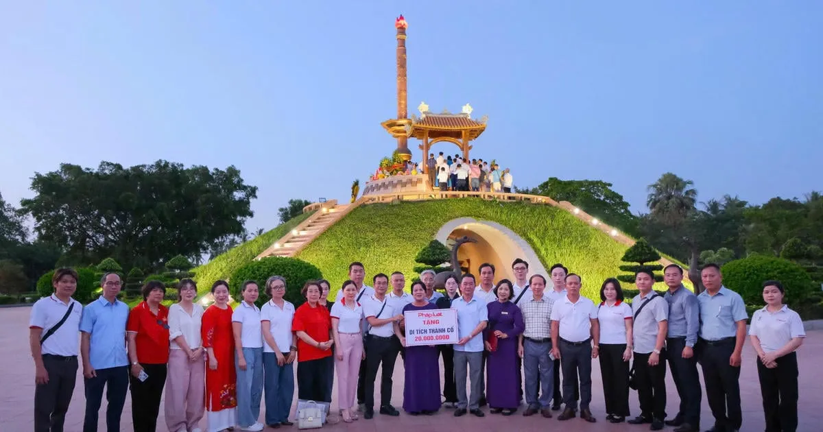 Surat Kabar Hukum Vietnam Gelar Perjalanan Tahunan ke-19 untuk Mengenang Martir di Vietnam Tengah