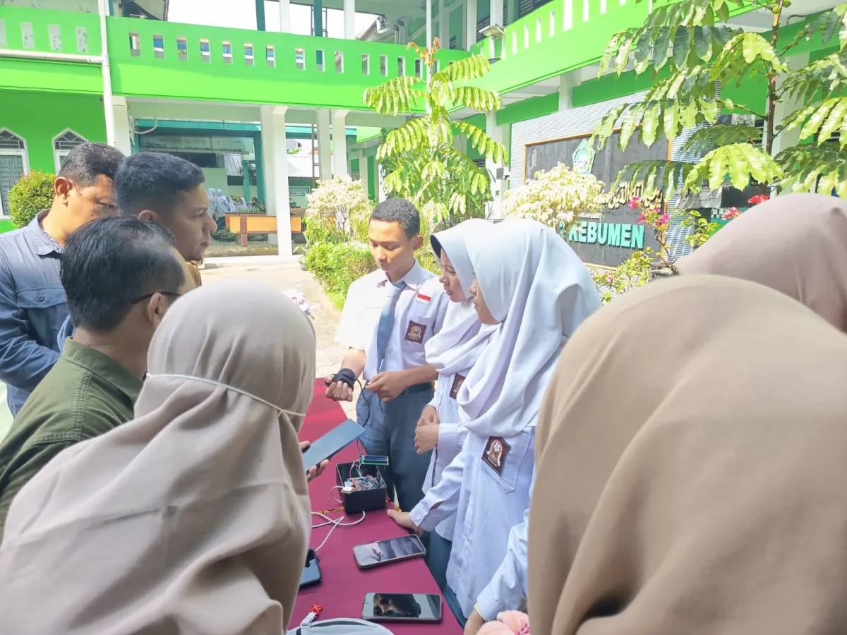 Riset MAN 2 Kebumen Kembangkan Pemantauan Pendaki Gunung Real-Time, Masuk 6 Besar Krenova