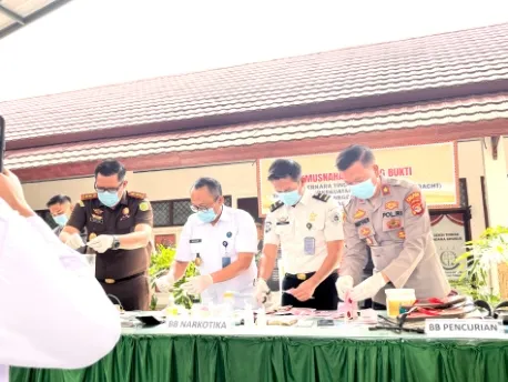 Rutan Sukadana Hadiri Pemusnahan Barang Bukti di Kejari Lampung Timur