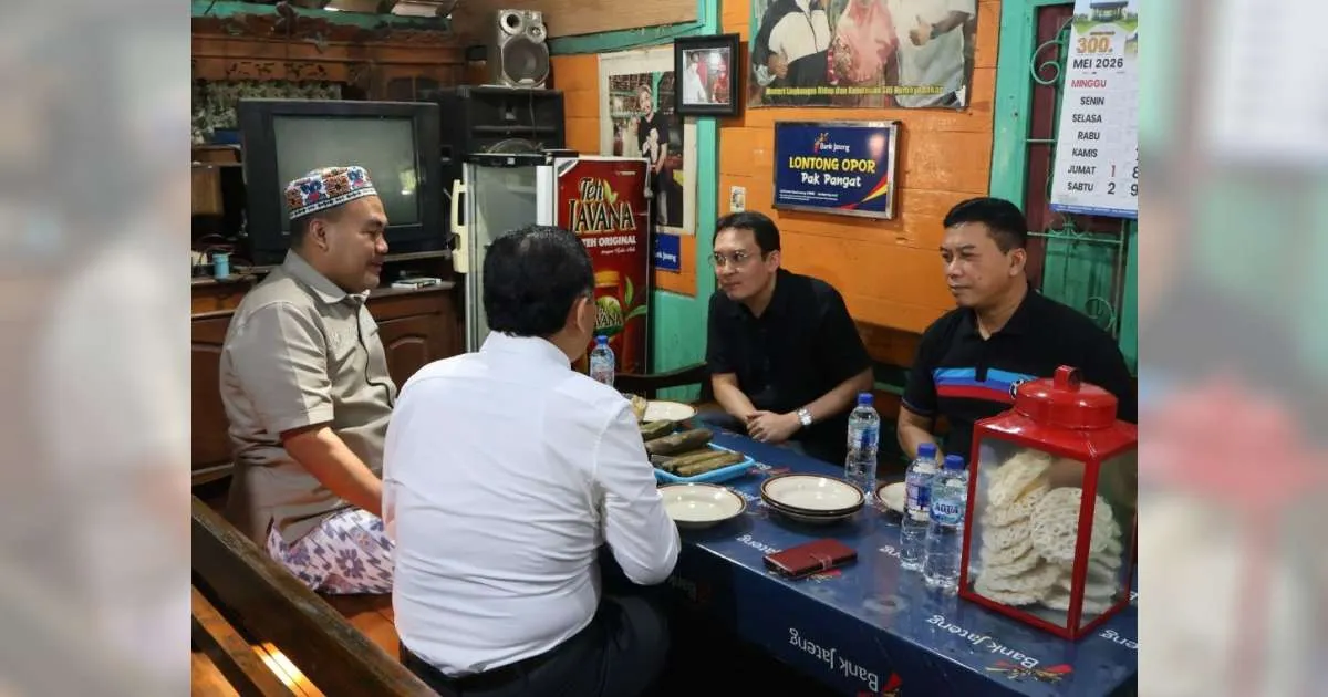 Bupati Blora Ajak Sekjen Kementerian ESDM Cicipi Lontong Opor Pak Pangat, Dorong Promosi UMKM Lewat Kuliner